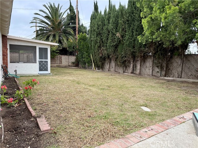 Detail Gallery Image 6 of 7 For 11416 Swinton Ave, Granada Hills,  CA 91344 - 3 Beds | 2 Baths