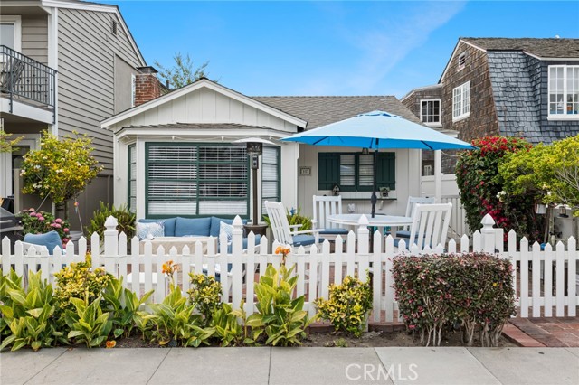 Detail Gallery Image 1 of 1 For 117 Crystal Ave, Newport Beach,  CA 92662 - 3 Beds | 1/1 Baths