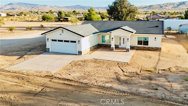 Detail Gallery Image 2 of 32 For 23491 Wren St, Apple Valley,  CA 92308 - 5 Beds | 3 Baths