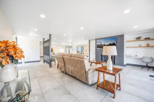 Detail Gallery Image 12 of 39 For 10220 Balmoral Ct, Riverside,  CA 92503 - 3 Beds | 2 Baths