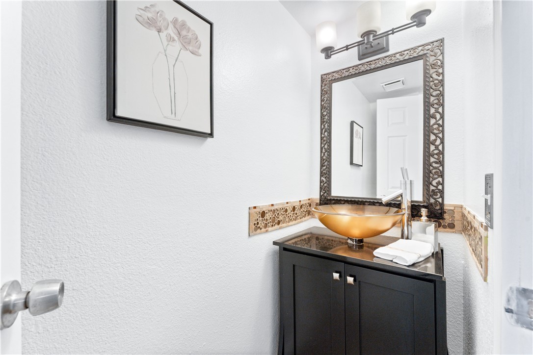 Detail Gallery Image 17 of 43 For 205 S Redwood Ave #H,  Brea,  CA 92821 - 3 Beds | 2/1 Baths