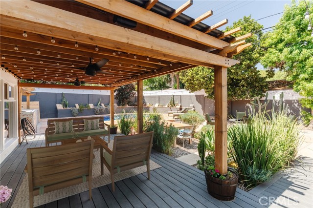 4741 Santa Lucia Drive, Woodland Hills CA: https://media.crmls.org/medias/e09f404c-3df7-4d56-a3c8-7fc57500c117.jpg