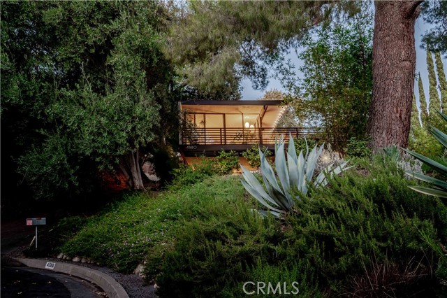 4380 Canyon Crest Road, Altadena CA: https://media.crmls.org/medias/e09f4418-7c3a-421e-8eb2-a1ff6f8385c8.jpg