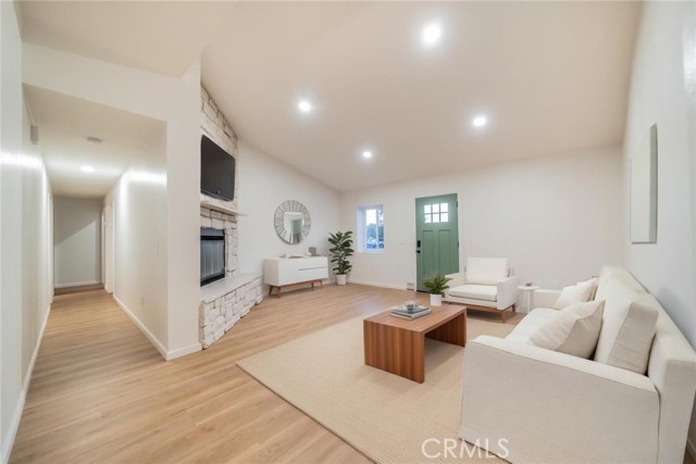 Detail Gallery Image 5 of 19 For 16754 Pauhaska, Apple Valley,  CA 92307 - 4 Beds | 2/1 Baths