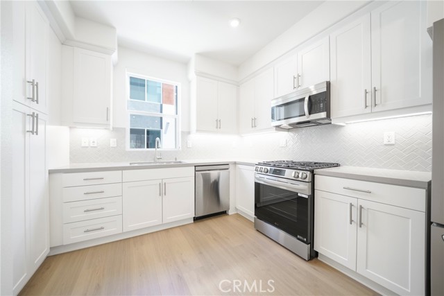 Detail Gallery Image 9 of 48 For 1816 E 1st St, Santa Ana,  CA 92705 - 3 Beds | 2/1 Baths