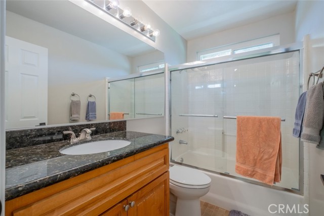 Detail Gallery Image 21 of 30 For 29231 Mammoth Ln, Canyon Country,  CA 91387 - 3 Beds | 3 Baths