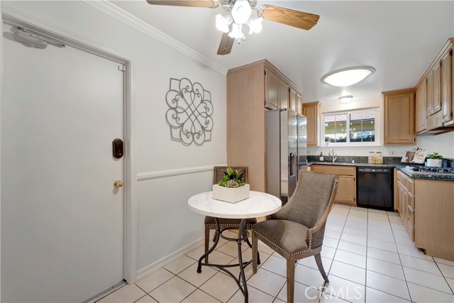 Detail Gallery Image 10 of 47 For 945 Lansing Ln, Costa Mesa,  CA 92626 - 4 Beds | 2 Baths