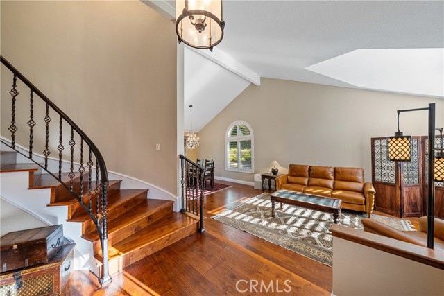 5347 E Big Sky Lane, Anaheim Hills CA: https://media.crmls.org/medias/e0a2d183-8e84-4647-934b-71522b5c6123.jpg