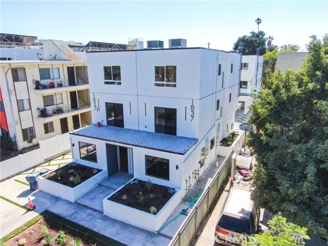 Detail Gallery Image 9 of 9 For 1839 S Gramery Pl #1837,  Los Angeles,  CA 90019 - 4 Beds | 4/1 Baths