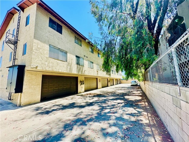 9039 Van Nuys Boulevard, Panorama City CA: https://media.crmls.org/medias/e0a36ccb-4c30-4b44-9f36-8d7af976cb5d.jpg