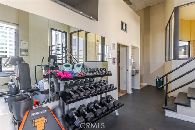 343 Pioneer Drive, Glendale CA: https://media.crmls.org/medias/e0a3abdd-6515-4fb1-93af-0d7443df307b.jpg