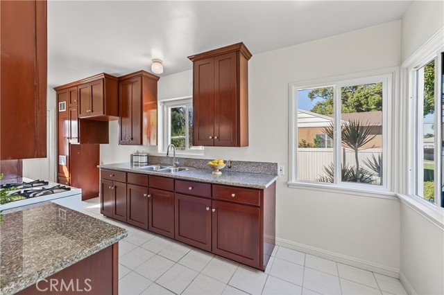 Detail Gallery Image 13 of 49 For 10818 Loch Avon, Whittier,  CA 90606 - 3 Beds | 2 Baths