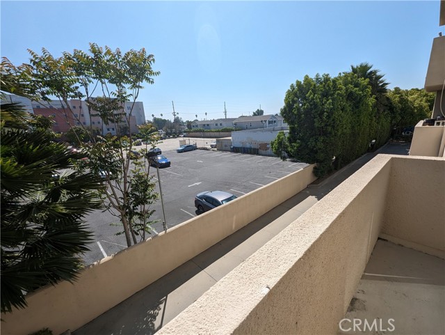 Detail Gallery Image 4 of 19 For 19350 Sherman Way #120,  Reseda,  CA 91335 - 2 Beds | 2 Baths