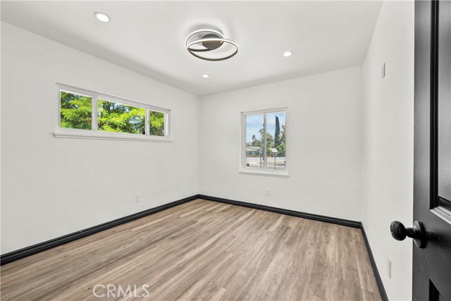 4825 San Feliciano Drive, Woodland Hills CA: https://media.crmls.org/medias/e0a56257-1274-438d-bfec-4a0f8ffd6856.jpg
