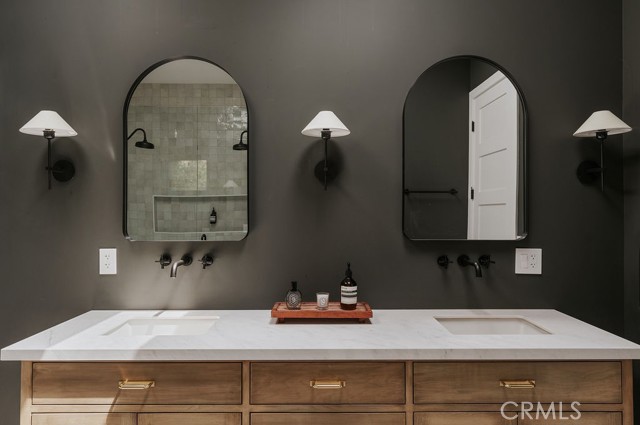 5142 Brynhurst Avenue, Los Angeles CA: https://media.crmls.org/medias/e0a57012-fd26-4741-9165-0af7172de2d7.jpg
