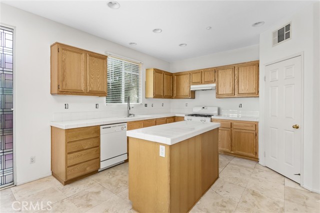 Detail Gallery Image 12 of 39 For 1084 Tangerine Dr., Redlands,  CA 92374 - 4 Beds | 3 Baths