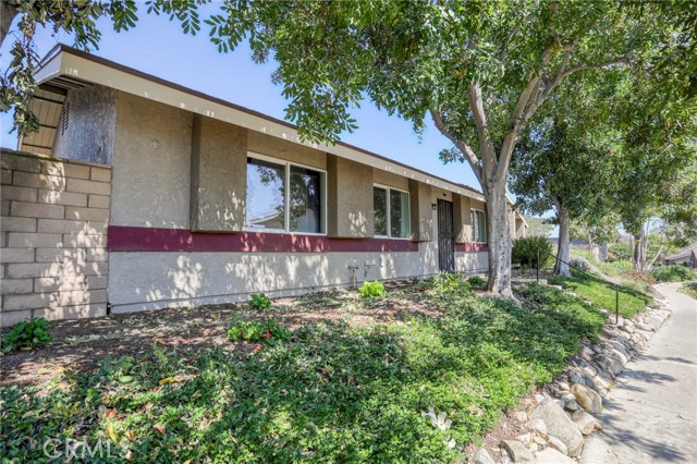 Detail Gallery Image 2 of 25 For 1635 Carmel Circle West, Upland,  CA 91784 - 2 Beds | 2 Baths