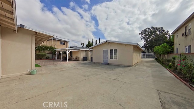 5633 Denny photo 10