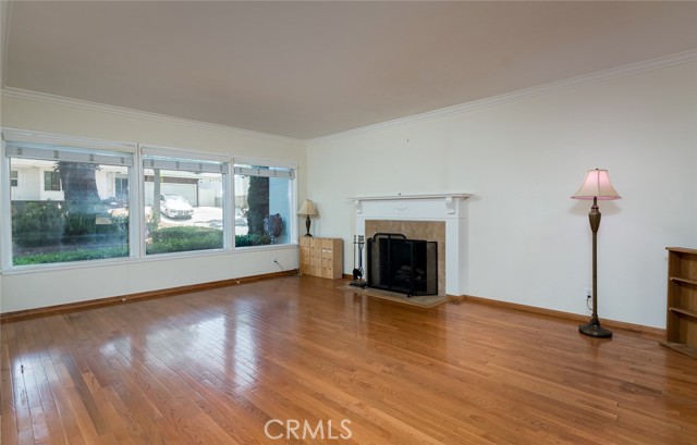 10109 Parr Avenue, Sunland CA: https://media.crmls.org/medias/e0a5ea02-c932-4dba-98ee-53dfde46474c.jpg
