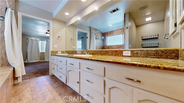 15460 Mandan Road, Apple Valley CA: https://media.crmls.org/medias/e0a60b3c-34bf-4d36-8e09-6d4d783cc5ee.jpg