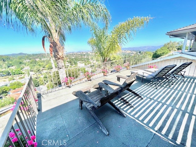 4310 Torreon Drive, Woodland Hills CA: https://media.crmls.org/medias/e0a642db-5d09-48c7-b7bc-c604f741ec80.jpg