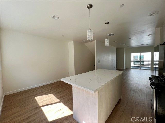 Detail Gallery Image 7 of 18 For 2418 Carmona Ave, Los Angeles,  CA 90016 - 3 Beds | 4/1 Baths