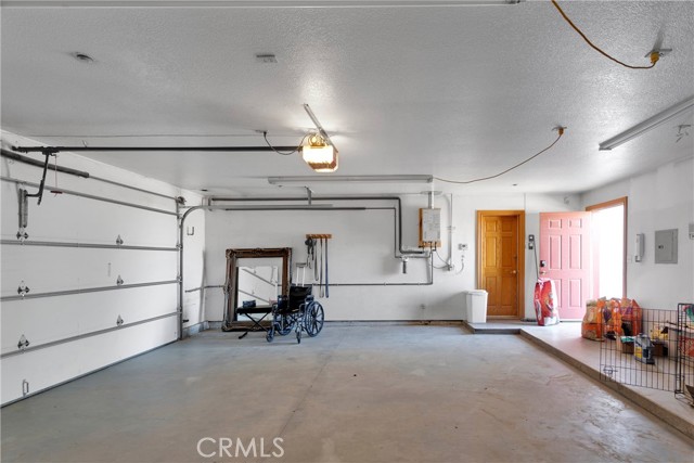 8381 White Road, Phelan CA: https://media.crmls.org/medias/e0a6a057-871a-4a7a-8902-3f38c8b179a5.jpg