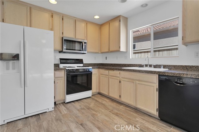 Detail Gallery Image 9 of 42 For 40684 Corte Albara, Murrieta,  CA 92562 - 3 Beds | 2 Baths