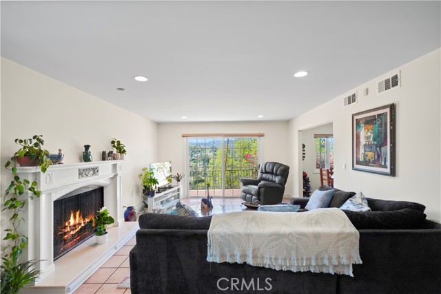 Detail Gallery Image 5 of 60 For 22628 Quinta Rd, Woodland Hills,  CA 91364 - 4 Beds | 2/1 Baths