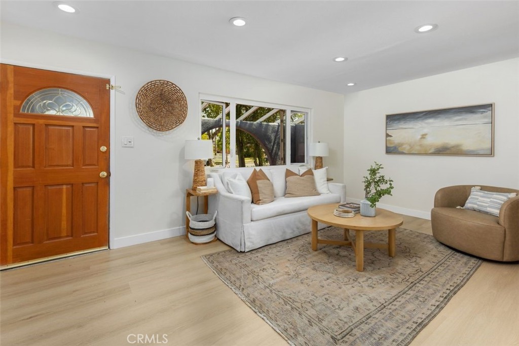 10827 Archway