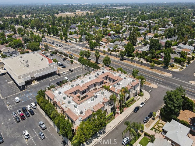 5753 White Oak Avenue, Encino CA: https://media.crmls.org/medias/e0a8638b-745a-4792-be90-9413c0259f14.jpg