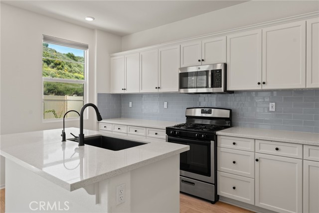 Detail Gallery Image 11 of 41 For 17100 Gray Pine Pl, San Bernardino,  CA 92407 - 3 Beds | 2/1 Baths
