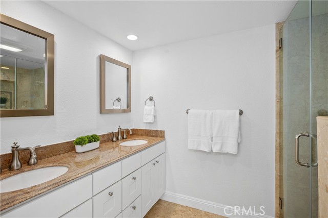 390 Saint Anns Drive, Laguna Beach CA: https://media.crmls.org/medias/e0a902f9-af28-4ed5-a441-9925db2f9a90.jpg