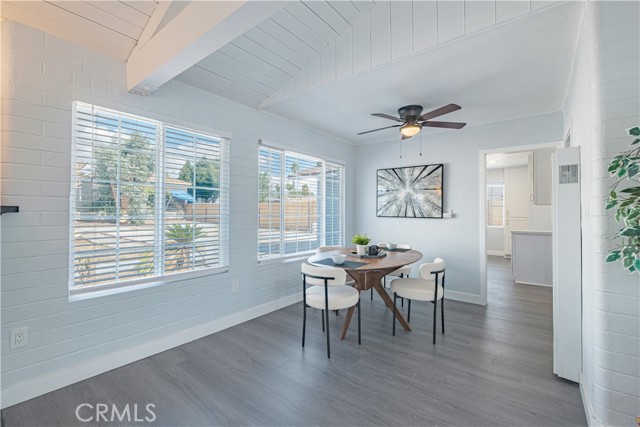 17196 Barbee St., Fontana CA: https://media.crmls.org/medias/e0a95210-fca1-4a4f-a8fe-c1c12af9385f.jpg