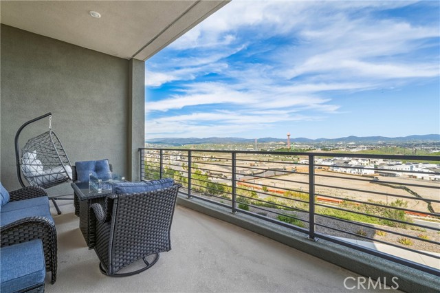 Detail Gallery Image 34 of 43 For 26767 Laurel Mountain Loop, Valencia,  CA 91381 - 4 Beds | 3 Baths
