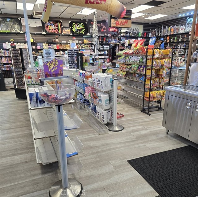 3559 W 3rd Street, Los Angeles CA: https://media.crmls.org/medias/e0a9aadf-7c97-4008-9627-425924c57346.jpg