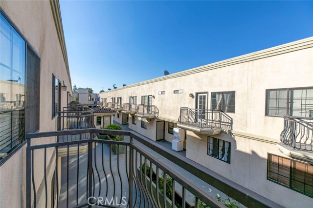 10894 Olinda Street, Sun Valley CA: https://media.crmls.org/medias/e0a9bae5-0d86-4cc4-a82a-dd9808f61c84.jpg