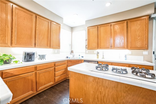 Detail Gallery Image 13 of 37 For 5418 Grand Prix Ct, Fontana,  CA 92336 - 3 Beds | 3 Baths