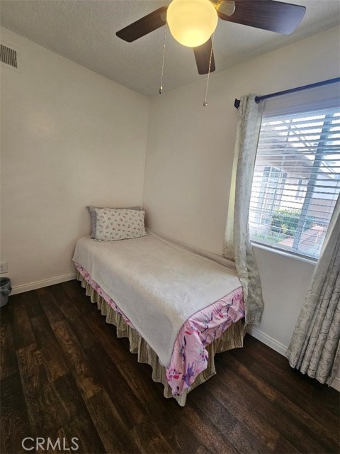 Detail Gallery Image 7 of 14 For 17441 Hiawatha St, Granada Hills,  CA 91344 - 5 Beds | 3 Baths