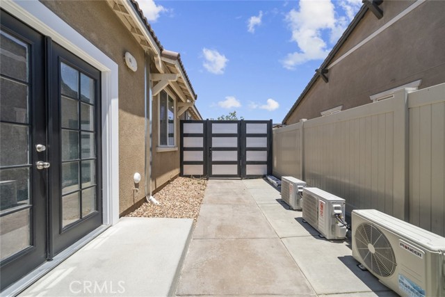 44124 51st W Street, Lancaster CA: https://media.crmls.org/medias/e0ab79ab-0ef5-4933-a95b-5871f398b127.jpg