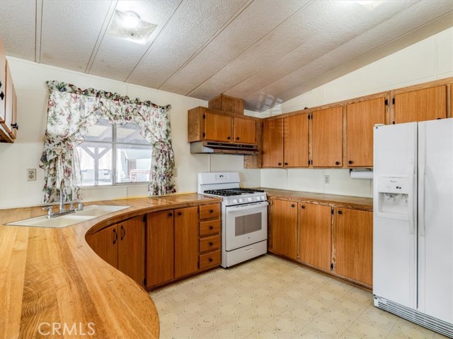 4556 Windward, Paso Robles CA: https://media.crmls.org/medias/e0aba666-4154-4ebf-80f0-c238a21d3110.jpg