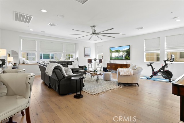 Detail Gallery Image 19 of 52 For 17352 Eucalyptus Ln, Huntington Beach,  CA 92649 - 5 Beds | 5/1 Baths