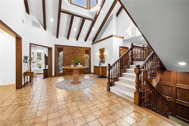 533 E Sierra Madre Avenue, Glendora CA: https://media.crmls.org/medias/e0ac9616-fd8c-48a2-a00b-566d018c65a9.jpg