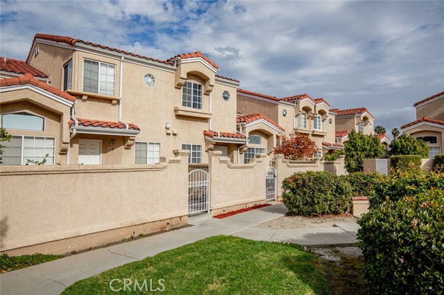 Detail Gallery Image 3 of 35 For 14202 Flower St #J,  Garden Grove,  CA 92843 - 3 Beds | 2/1 Baths