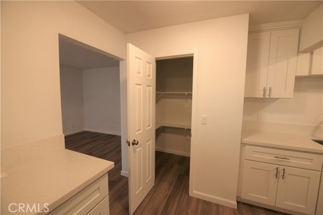 1800 S Ridgeley Drive, Los Angeles CA: https://media.crmls.org/medias/e0ae6ad3-14da-41c4-8236-d8bfe6298a9b.jpg