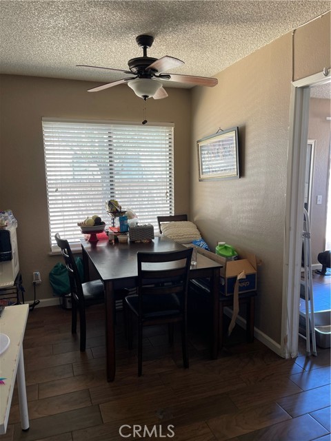 36964 Spanish Broom Drive, Palmdale CA: https://media.crmls.org/medias/e0aef717-ae9c-4d85-976b-b15f4bdaaa91.jpg