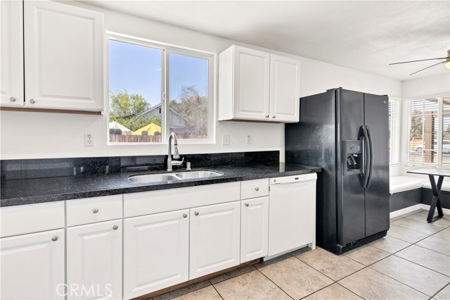 412 South Santa Fe Street, Hemet CA: https://media.crmls.org/medias/e0af2640-2d3b-4ece-a087-3a28828ecabb.jpg