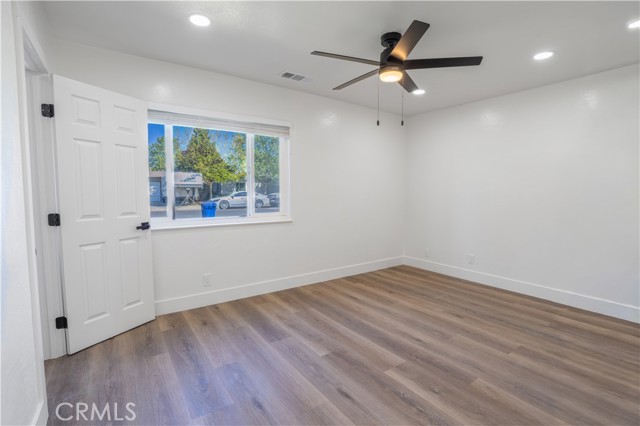 Detail Gallery Image 5 of 9 For 1570 E 26th, Merced,  CA 95340 - 3 Beds | 2 Baths