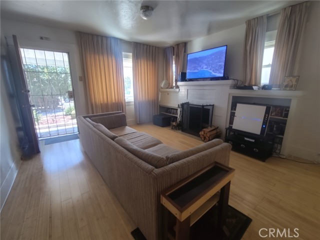 637 E 76th Place, Los Angeles, California 90001, 2 Bedrooms Bedrooms, ,1 BathroomBathrooms,Residential,For Sale,637 E 76th Place,CRPW24034765