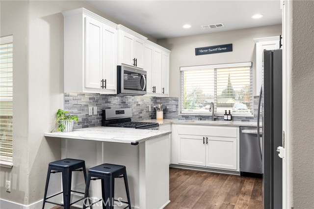 Detail Gallery Image 3 of 41 For 51 Jersey Brown Cir, Chico,  CA 95973 - 3 Beds | 2 Baths